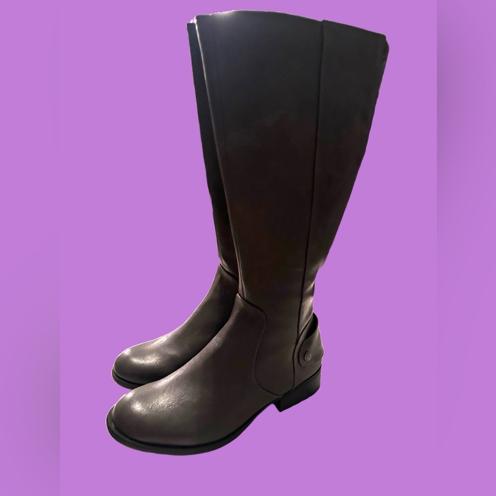 Life stride women’s size 8 NIB with wide calf